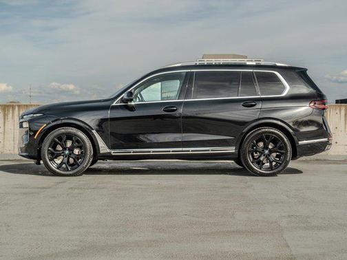 Black Sapphire Metallic 2024 BMW X7 xDrive40i