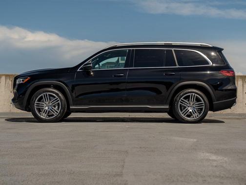 Obsidian Black Metallic 2025 Mercedes-Benz GLS 450 4MATIC