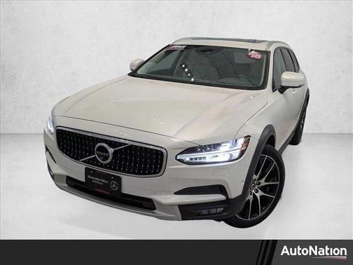 2018 Volvo V90 Cross Country T6