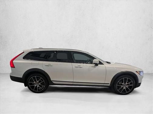 2018 Volvo V90 Cross Country T6