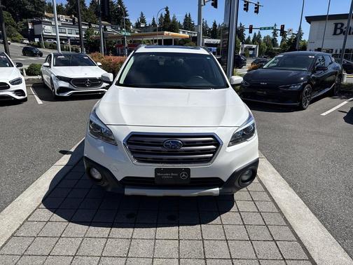 Crystal White Pearl 2017 Subaru Outback 3.6R Touring