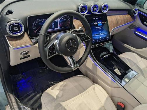 2025 Mercedes-Benz GLC 300 4MATIC