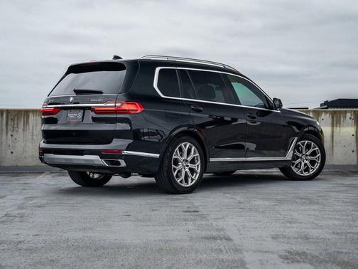 Black Sapphire Metallic 2022 BMW X7 xDrive40i