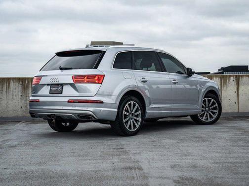 Florett Silver Metallic 2019 Audi Q7 55 Premium Plus