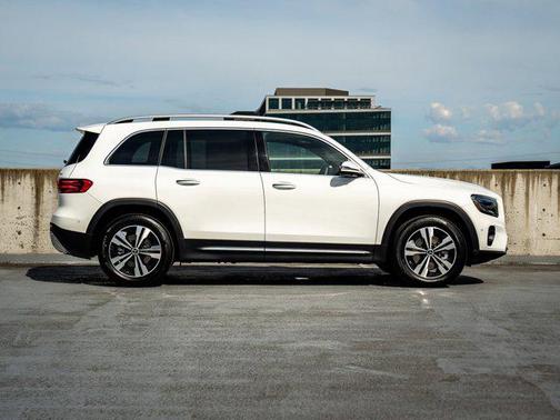 Polar White 2026 Mercedes-Benz GLB 250 4MATIC