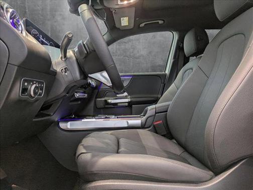 2025 Mercedes-Benz GLB 250 4MATIC
