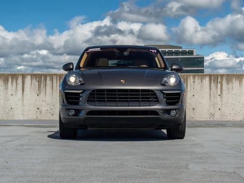 Agate Gray Metallic 2015 Porsche Macan Macan S