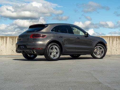 Agate Gray Metallic 2015 Porsche Macan Macan S
