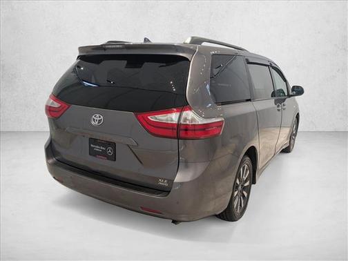 2019 Toyota Sienna XLE