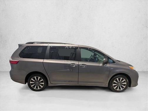2019 Toyota Sienna XLE