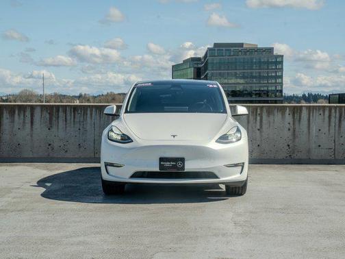 2022 Tesla Model Y Long Range Dual Motor All-Wheel Drive