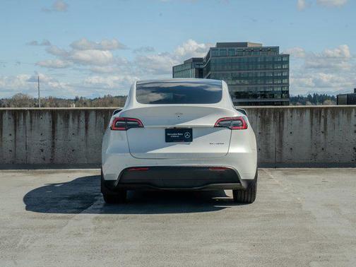 2022 Tesla Model Y Long Range Dual Motor All-Wheel Drive