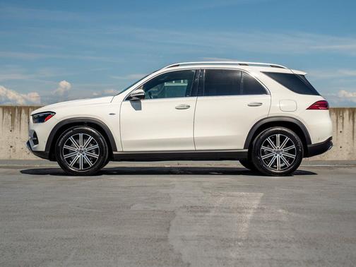 Polar White 2025 Mercedes-Benz GLE 450e 4MATIC