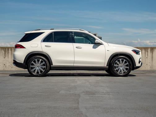 Polar White 2025 Mercedes-Benz GLE 450e 4MATIC