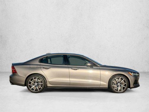 Birch Light Metall 2019 Volvo S60 T6 Momentum