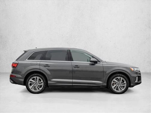 2022 Audi Q7 55 Premium Plus