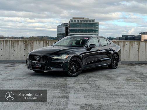 Onyx Black Metalli 2024 Volvo S60 B5 Plus Black Edition