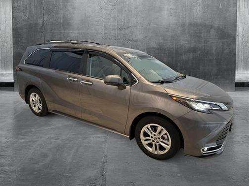 2022 Toyota Sienna XLE 7 Passenger