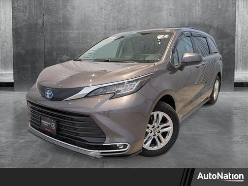 2022 Toyota Sienna XLE 7 Passenger