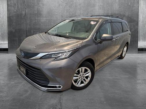 2022 Toyota Sienna XLE 7 Passenger