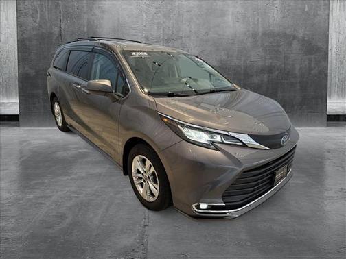 2022 Toyota Sienna XLE 7 Passenger