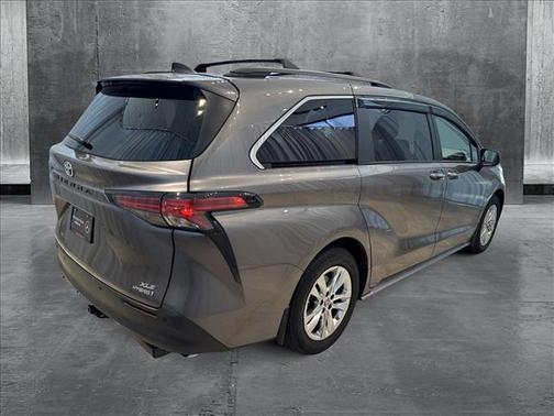 2022 Toyota Sienna XLE 7 Passenger