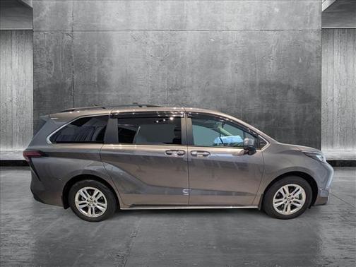 2022 Toyota Sienna XLE 7 Passenger