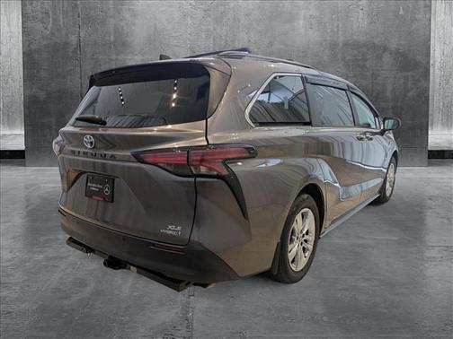 2022 Toyota Sienna XLE 7 Passenger