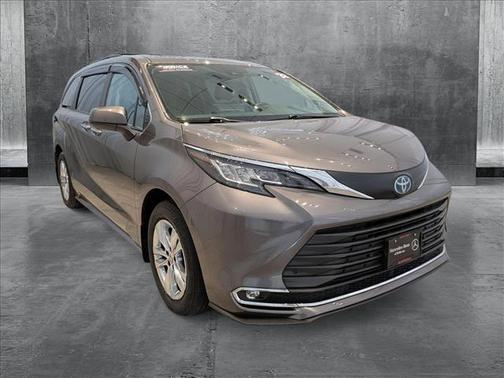 2022 Toyota Sienna XLE 7 Passenger