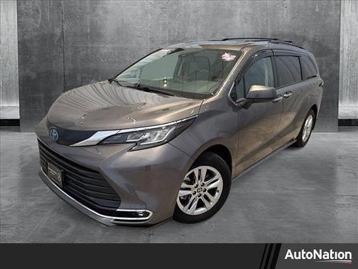 2022 Toyota Sienna XLE 7 Passenger