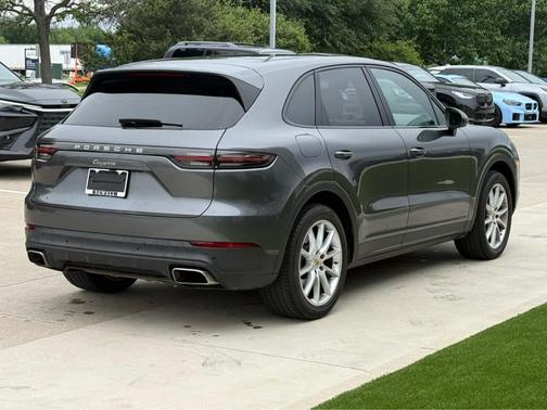 Quartzite 2023 Porsche Cayenne