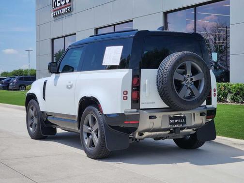 Fuji White 2025 Land Rover Defender P400 X-Dynamic SE