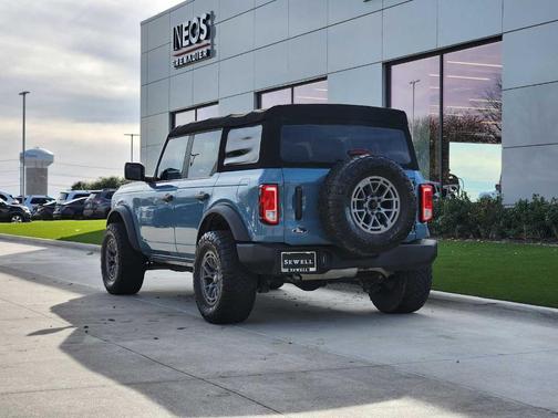 2022 Ford Bronco Base