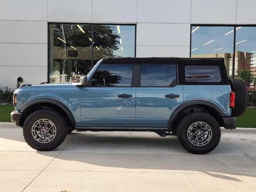 2022 Ford Bronco Base