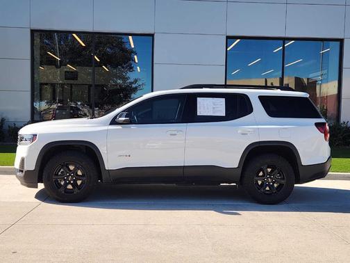 2023 GMC Acadia AT4