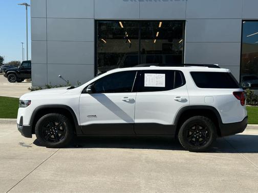 2023 GMC Acadia AT4