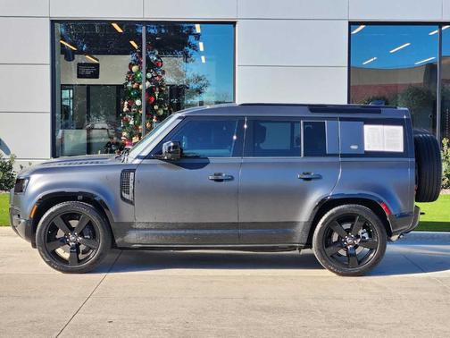 2024 Land Rover Defender P400 X-Dynamic SE