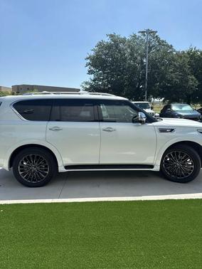 2022 INFINITI QX80 SENSORY