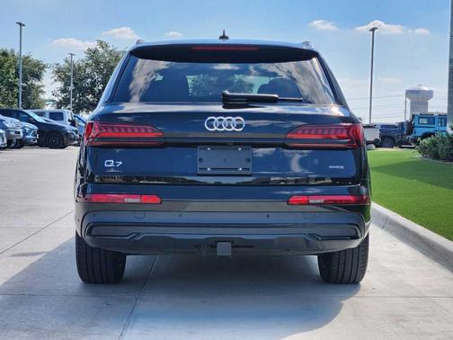 2023 Audi Q7 45 Premium Plus