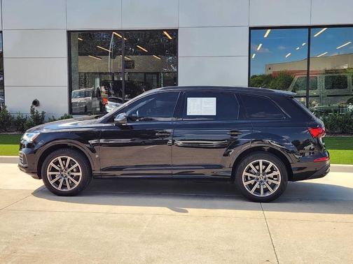 2023 Audi Q7 45 Premium Plus