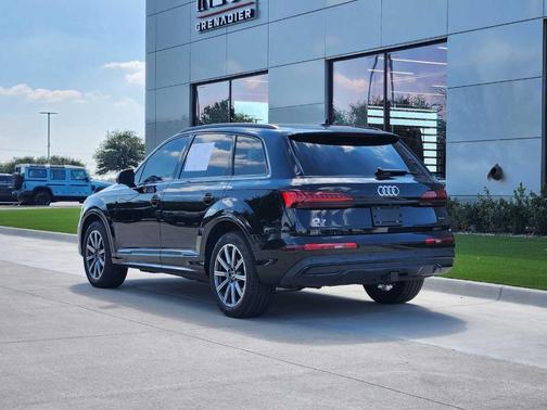 2023 Audi Q7 45 Premium Plus