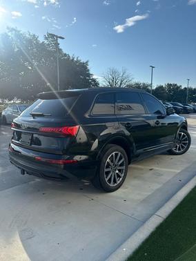 2023 Audi Q7 45 Premium Plus