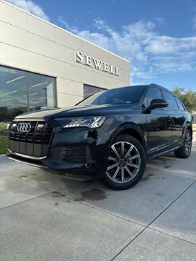 2023 Audi Q7 45 Premium Plus
