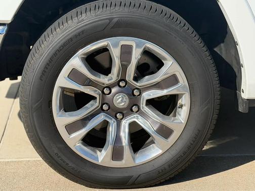 Bright White Clearcoat 2023 RAM 1500 Limited
