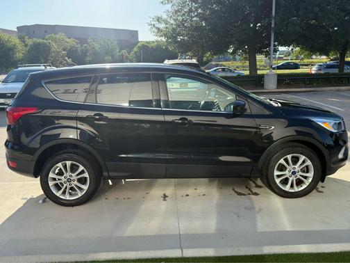Agate Black Metallic 2019 Ford Escape SE