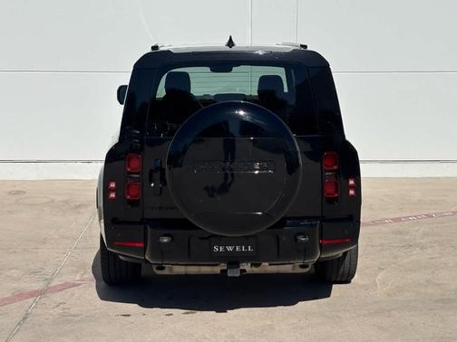 2024 Land Rover Defender P400 X-Dynamic SE