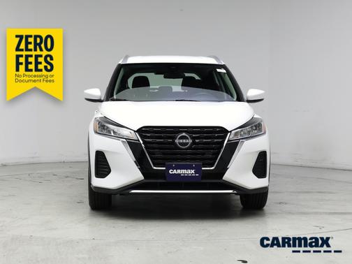 White 2023 Nissan Kicks SV