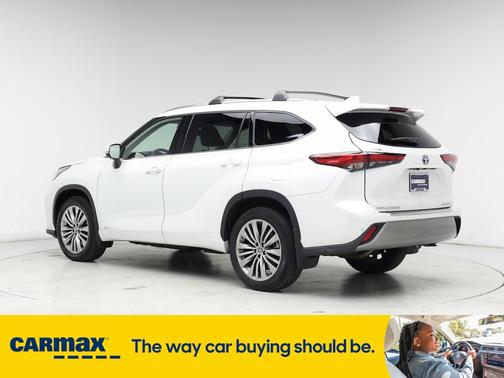 2022 Toyota Highlander Hybrid Platinum