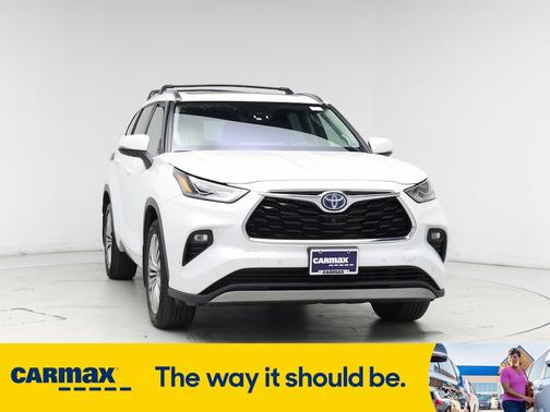 2022 Toyota Highlander Hybrid Platinum