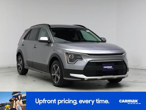 Silver 2024 Kia Niro LX